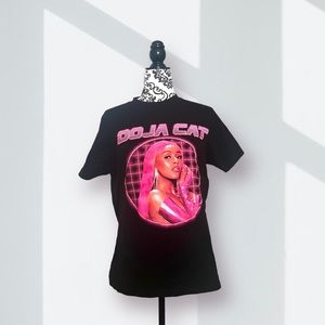 DOJA CAT X HOT TOPIC | HOT PINK ALBUM COVER PORTRAIT GRAPHIC T-SHIRT